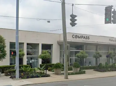 Manhasset Retail Building