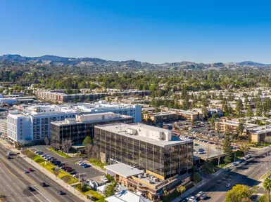 165,336-sq.-ft. office building in Woodland Hills, CA