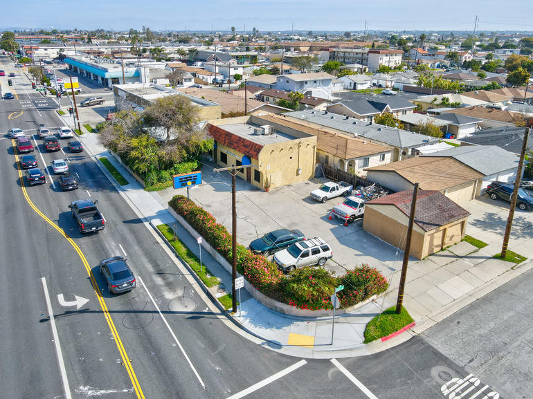 3-unit multifamily property in Lawndale, CA