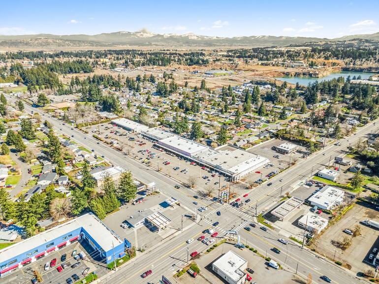 92,677-sq.-ft. shopping center